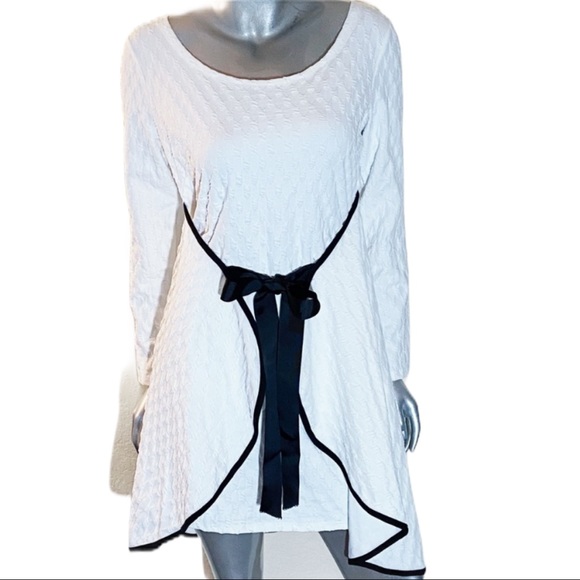 Charming Summer White And Black Dress with Bow - Picture 2 of 3